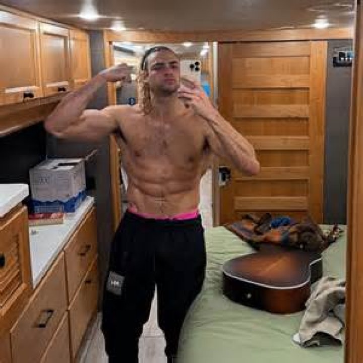 Exploring The Captivating Appeal Of "Noah Centineo Shirtless"